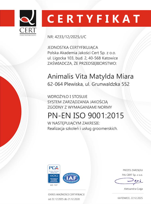 z przyjemnością informujemy, że nasza firma pomyślnie przeszła proces certyfikacji i uzyskała certyfikat<br />
ISO 9001. Jest to dla nas ważne potwierdzenie, że stosowane przez nas standardy zarządzania jakością<br />
spełniają międzynarodowe wymagania oraz gwarantują najwyższy poziom świadczonych przez nas usług.